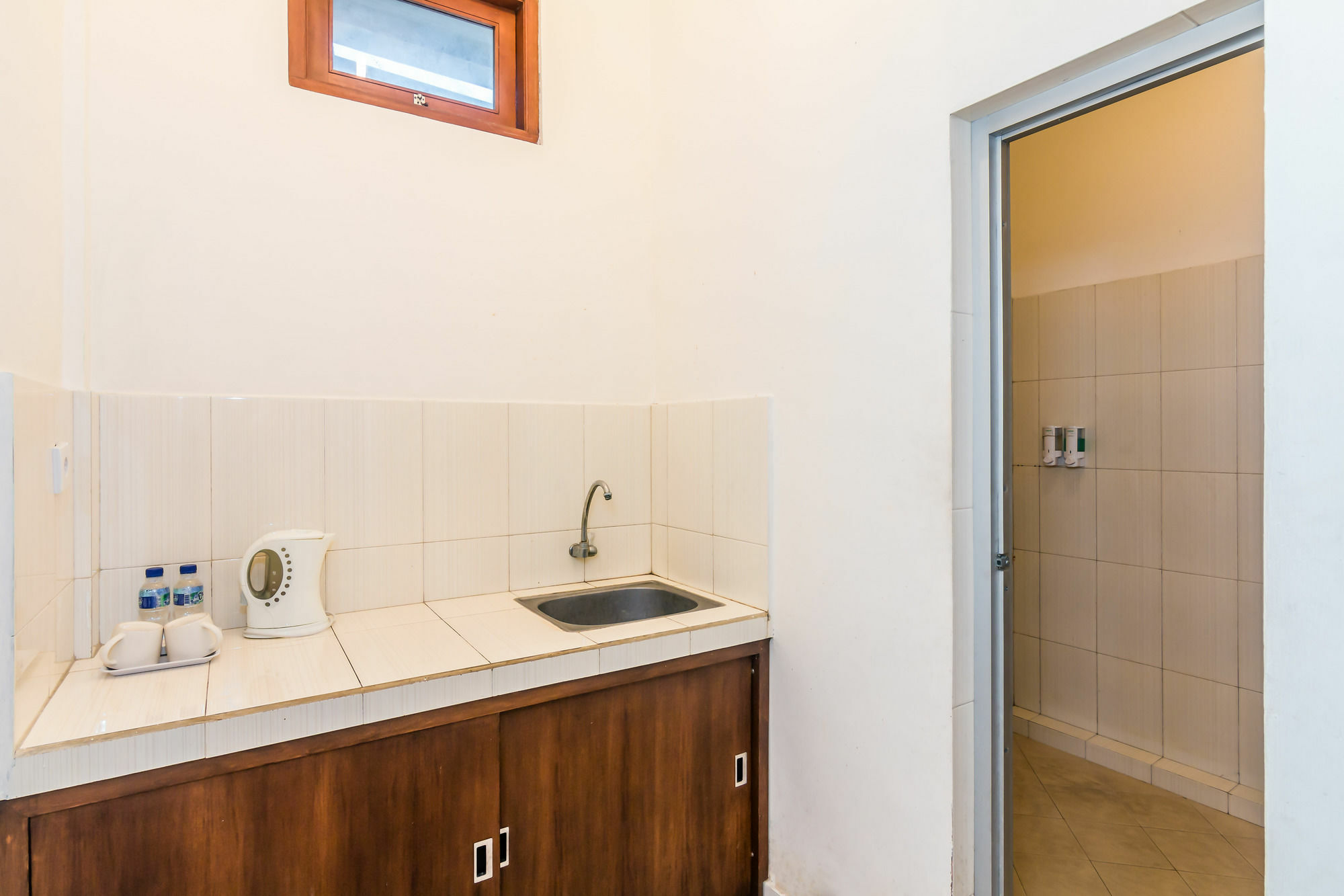 Zen Rooms Basic Kuta Kubu Anyar Buitenkant foto